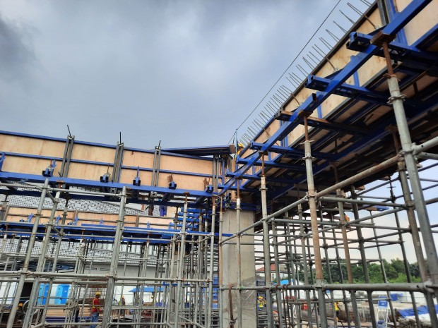 Struktur sistem bekisting horizontal dengan Shoring Ringlock